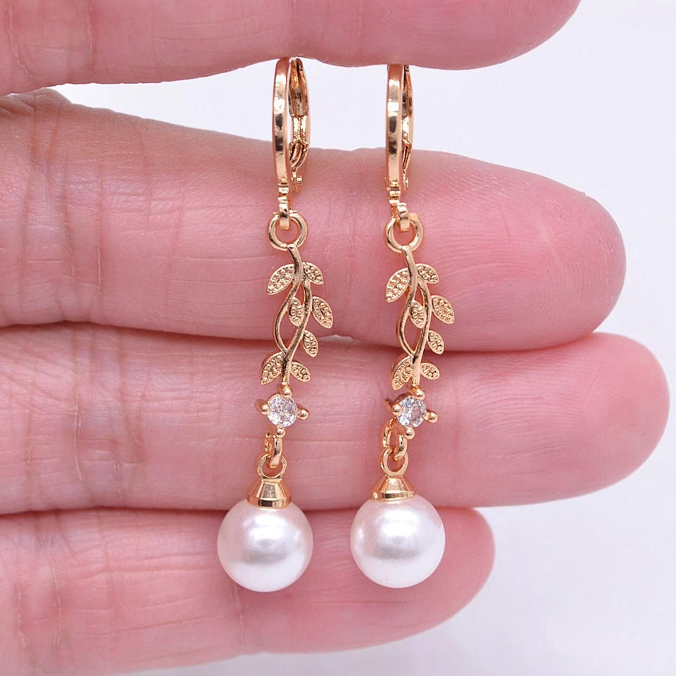 Pendientes colgantes de perlas redondas con hojas de moda rellenos de oro amarillo de 18 quilates para mujer joyería Foto 1 de 1