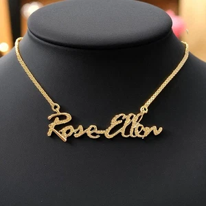 Elegante collar con nombre unisex de diamantes de corte brillante redondo de 0,90 TCW de oro de 14 quilates - Imagen 1 de 12