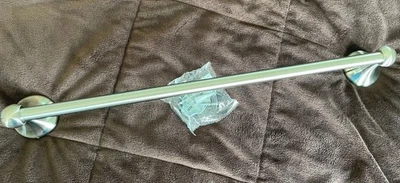 Новый! 18-дюймовые матовые никелевые полотенцесушители; покупка по чехлу!  - Изображение 1 из 2