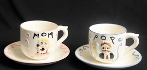 Sonsco Mom Pop Keramik Tasse Untertasse 4 Stück Set weiß blau rosa Japan Vintage - Bild 1 von 12