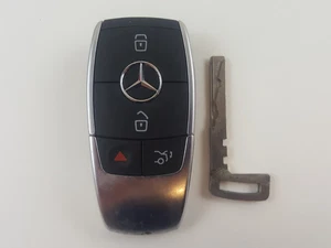 FOR PARTS ONLY ORIGINAL MERCEDES BENZ OEM SMART KEY LESS ENTRY REMOTE FOB CAR US - Picture 1 of 13
