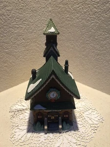 Department 56 Heritage Village North Pole Chapel #5626-0 with Light & Box - Picture 1 of 9