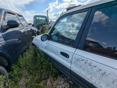 Toyota RAV4 1999 puerta delantera izquierda blanca Foto 1 de 4