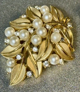 Vintage Krone Trifari Kunstperlen Blätter goldfarben Brosche Anstecknadel SIGNIERT CJ-M-4 - Bild 1 von 4