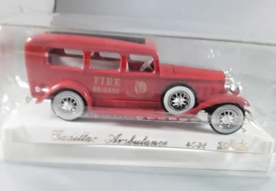 Ambulancia Cadillac Solid0 #4033 Manhattan Fire Brigade en vitrina 1/43 Foto 1 de 4