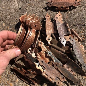 Vintage MCM Hammered Copper Cabinet Hardware, 20 Hinges, 10 Pulls + Screws - Picture 1 of 11