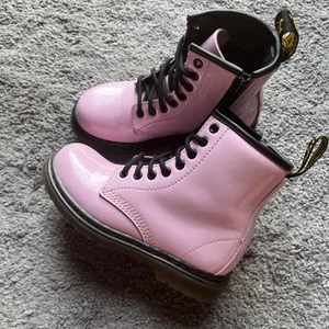 Doc Dr Martens Delaney Pink Patent Leather Zipper Combat 1460 J JY004 Kids 11C - Picture 1 of 5