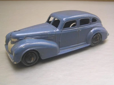 Dinky Toys 39E Chrysler Royal Sedán hecho en Inglaterra escala 1/43 Foto 1 de 4