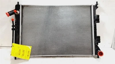 Radiador Hyundai Elantra 2011-2013 sedán 1,8 L AT desde 04/12/11 Foto 1 de 4