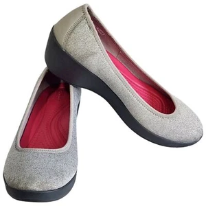 Crocs Busy Day Stretch-Ballerinas Keilabsatz Damenschuhe 9 Slipper grau doppelter Komfort - Bild 1 von 11