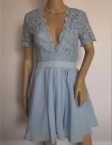 Missguided V Neckline Lace Dress - Picture 1 of 6