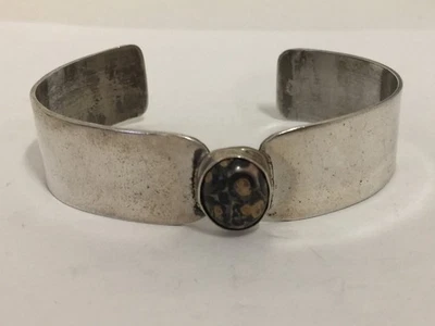 Brazalete de plata de ley de ágata Turritella Foto 1 de 4