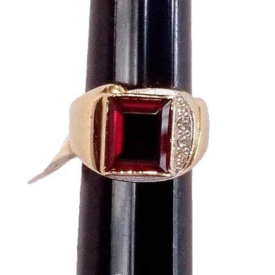 18kt HGE Red Simulated Ruby Solitaire & Clear Crystals Mens Ring Sz 9 NEW w/Tags - Image 1 of 4