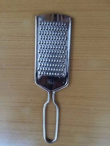 STAINLESS STEEL GRATER NUTMEG CHEESE CITRUS ZEST ZESTER GRATER KITCHEN UTENSIL - Picture 1 of 4