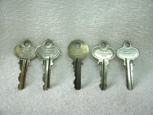 VINTAGE NYC KEYS---Levy's & Guarantee- Fulton St & Johnsons Broadway-Original--5 - Picture 1 of 1