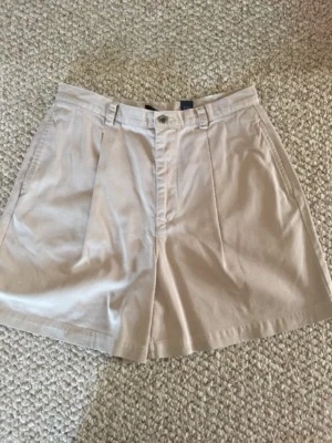 Shorts Feminino Vintage Crazy Horse By Liz Claiborne Tamanho 8 Cáqui Plissado - Imagem 1 de 4