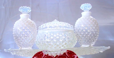 FENTON"MINT~40s"PERFUME+POWDER+TRAY~VANITY"FRENCH WHITE"OPALESCENT"GLASS"HOBNAIL - Image 1 of 4