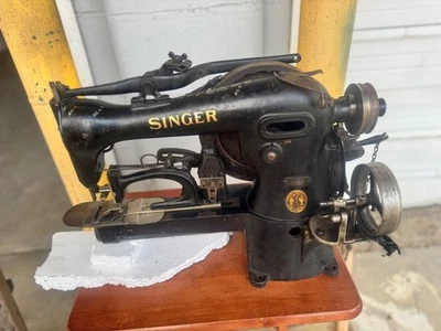 Vintage Commercial Heavy Duty Singer Sewing Machine Head 69SV153 - Image 1 of 4