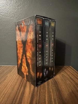 The X-Files Boxed Set - Vol. 2 (VHS, 1996, 3-Tape Set) w/Promo Cards - Image 1 of 4