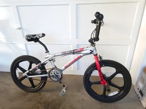 Schwinn Automatic Bmx Bike - Picture 1 of 16