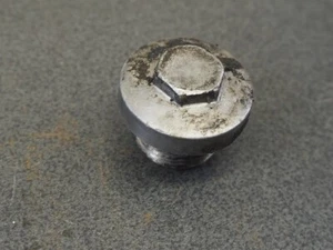 HONDA CB750K2 1975 15331-300-000 CAP OIL PATH 9056 - Picture 1 of 4