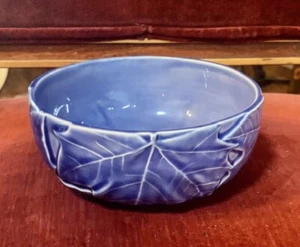 Pinheiro Bordallo Blue Maple Leaf Bowl - 5.5" diameter - Picture 1 of 4