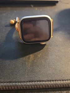 Apple Watch Series 8 41 mm boîtier en aluminium débloqué - Photo 1 sur 3