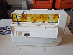 Vintage Singer Starlet 354 Electric Sewing Machine - Spares Or Repair - Picture 1 of 5
