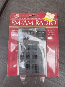 NOS VINTAGE GE AM FM TRANSISTOR RADIO 7-2582S PRE-OWNED UNUSED SEALED MOC - Picture 1 of 3