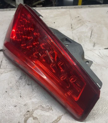 Luz trasera lateral derecha Nissan Murano 2006-2007 pasajero derecho fabricante original Foto 1 de 4