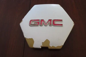 2004-2007 17"  GMC Envoy XUV Silver Center Cap  9594597  Used OEM  - Picture 1 of 5