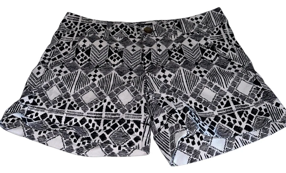 Pantalones Cortos American Eagle Elastizados Midi Talla 6 Negro Blanco Gráfico Geométrico Foto 1 de 4