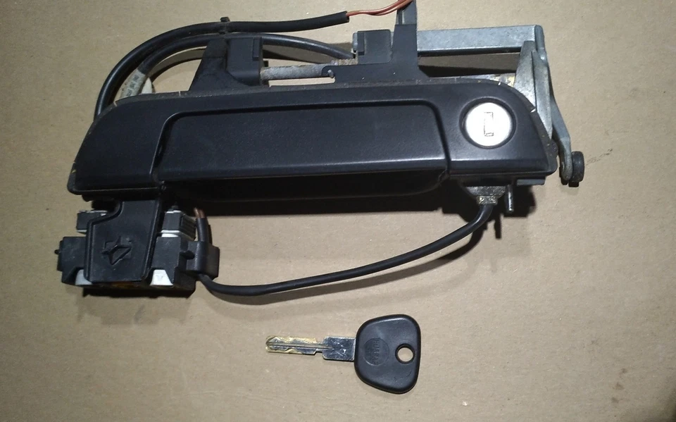 BMW E34 525I M5 530I 535I 540I 1992-1995I manija de puerta delantera del conductor/cerradura y llave Foto 1 de 4