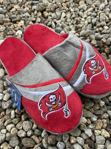 Tamps Bay Buccaneers NFL striped plush slippers slip on mens size XL foco Cover