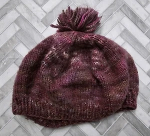 Slouchy Baskenmütze Bommel lila Beanie Made with Love by Grandma - Bild 1 von 5