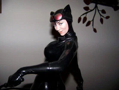 ESTÁTUA VERSÃO EXCLUSIVA FORMATO PREMIUM CATWOMAN COLECIONÁVEIS SIDESHOW + Fotos - Imagem 1 de 4