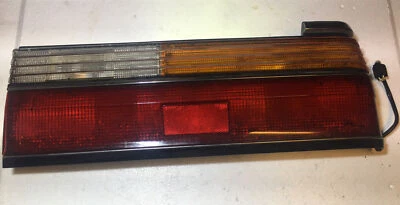 Lanterna traseira direita do passageiro sedã compatível com 85-86 CRESSIDA 22-133 FABRICANTE DE EQUIPAMENTO ORIGINAL - Imagem 1 de 4