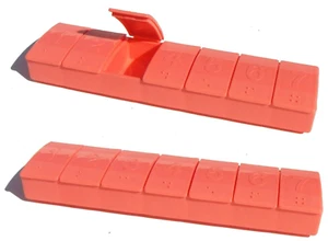 Tupperware 7-Day Pill Vitamin Advil Keepers Braille Nuevo Juego de 2 Guayaba Nuevo - Imagen 1 de 1
