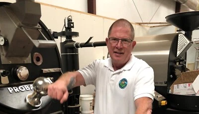 BOLSAS DE CAFÉ 100 % JAMAICAN BLUE MOUNTAIN TOSTADAS MEDIANAS 2 LIBRAS EN 1 LIBRA Foto 1 de 4