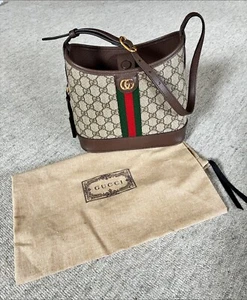 Neuwertige GUCCI Ophidia Schultertasche klein, aus labeltypischen GG Surpreme - Bild 1 von 15