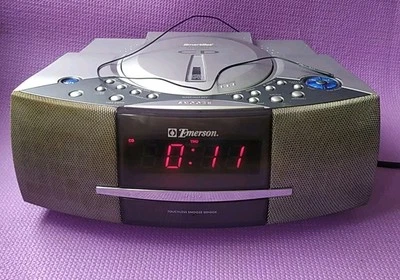 Emerson CKD5809 Smart Set CD Clock Radio - Image 1 of 4