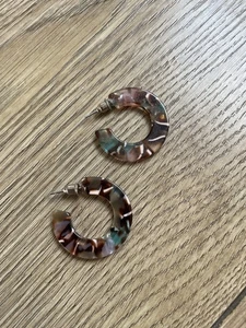 New Metal London Brown Acrylic Hoop Earrings VGC - Picture 1 of 3
