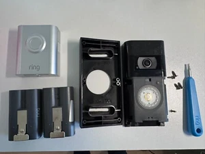 RING 4 Doorbell with 2 batteries - Picture 1 of 2