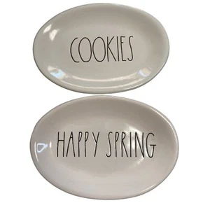 JUEGO DE 2 GALLETAS Rae Dunn Platos Ovalados Logotipo Galletas/Happy Spring Colección Artesana - Imagen 1 de 3