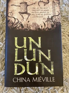 CHINA MIEVILLE - UN LUN DUN Hardback 1st UK Edition 2004 - Imagen 1 de 2