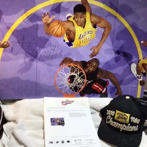 LA LAKERS BACK TO BACK WORLD CHAMP - AUTOGRAPHED FINALS HAT & PHOTO ANDREW BYNUM - Picture 1 of 10
