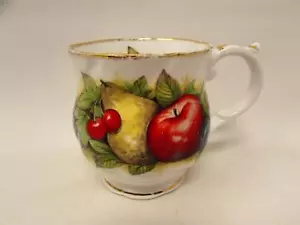 Taza antigua fruta de Queen's fruta sobre borde blanco remolinado oro esponja b254 - Imagen 1 de 4