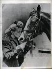 1943 Press Photo Mrs Paul Stanway Thorpe & Her Horse at Hollywood Park
