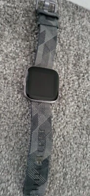 Fitbit Versa 2 Health & Fitness *Faulty Not Charging Or Powering On* RefZ04 - Image 1 of 3