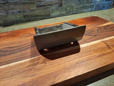 Bandeja de cenizas para tablero Ford Falcon Futura Sprint años 60 metal tostado OEM de colección Foto 1 de 4